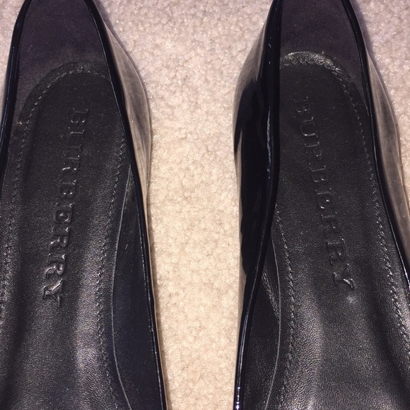 Burberry Flats - Picture 3 of 7